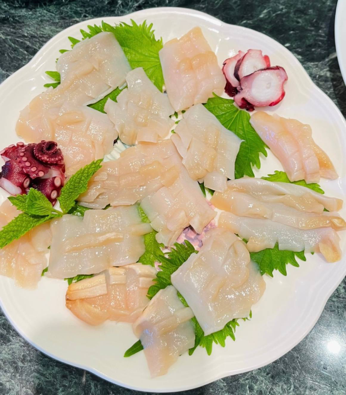 Sashimi-grade geoduck